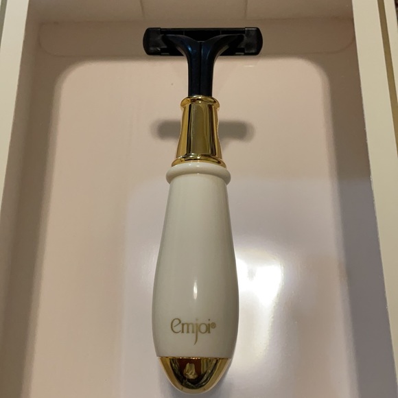 Emoji Bath & Body Emoji Sensation Classic Shaving Set Poshmark